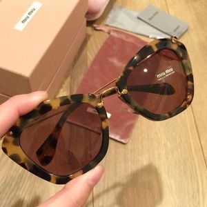 MIU MIU Cat-eye Sunglasses